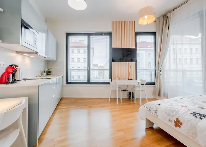 New-built Golden Luxury With Balcony 公寓 *