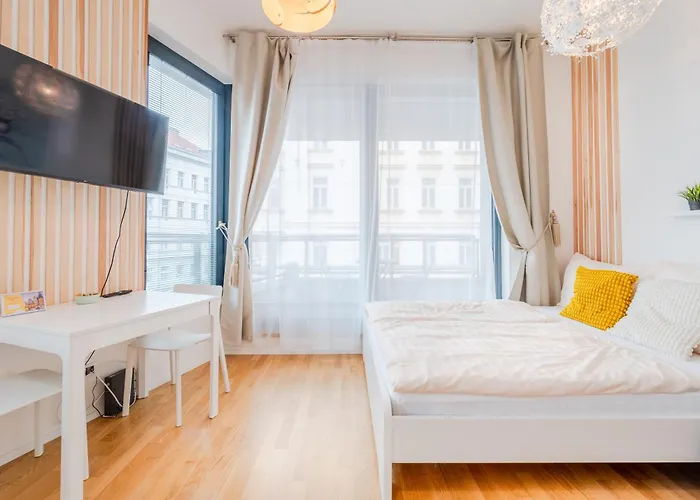 New-built Golden Luxury With Balcony 公寓