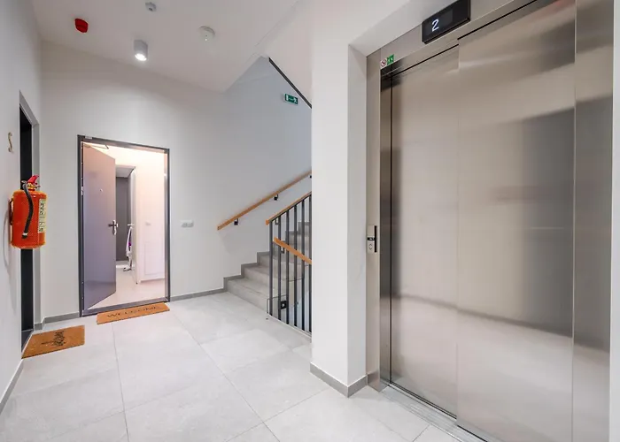 公寓 New-built Golden Luxury With Balcony