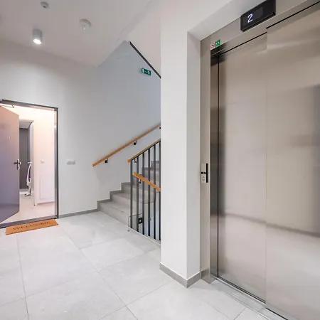 شقة New-built Golden Luxury With Balcony