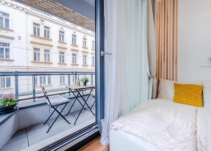 New-built Golden Luxury With Balcony Prag