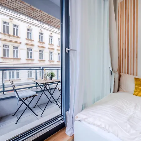 New-built Golden Luxury With Balcony Praga